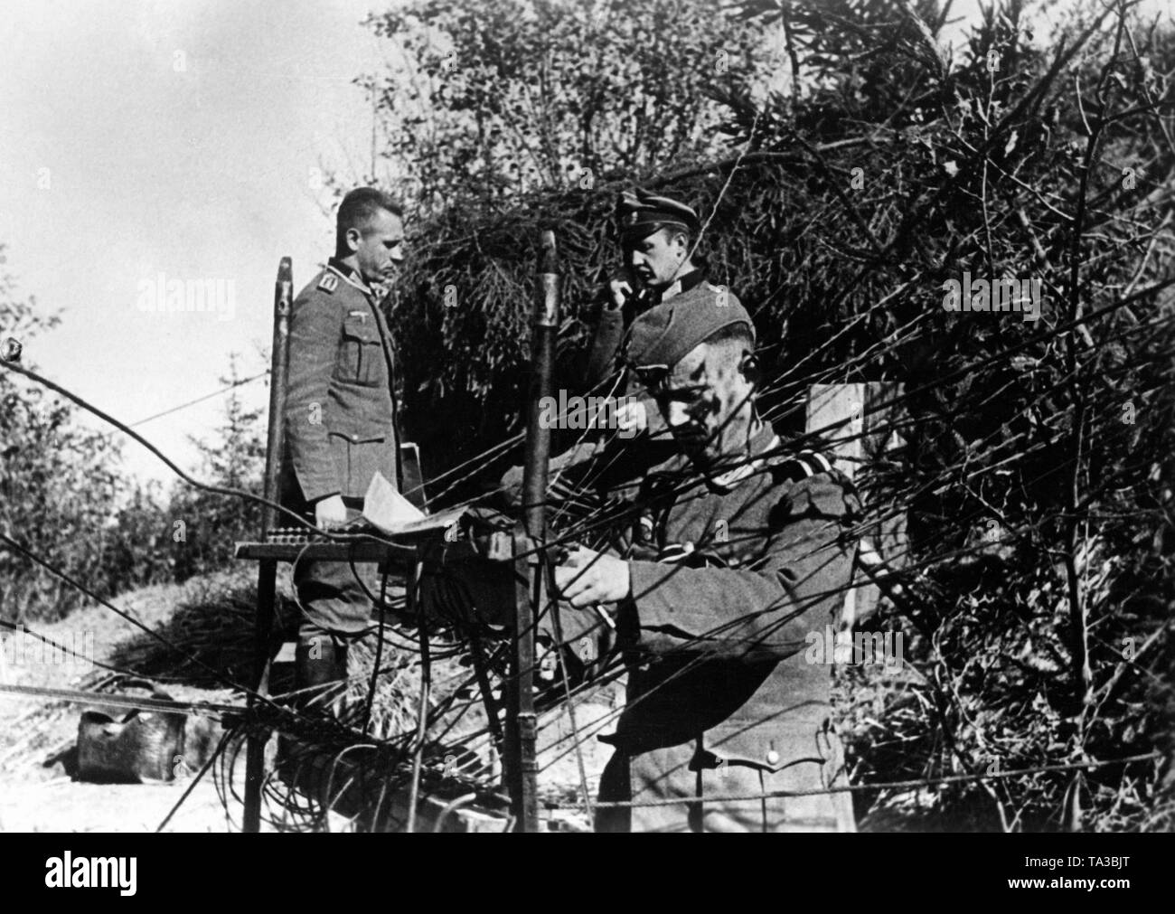 Wehrmacht Mitglieder verbinden Sie die taktischen Operationen Personal mit der Front während der Schlacht um Moskau. Foto: kriegsberichterstatter Sepp Jaeger. Stockfoto