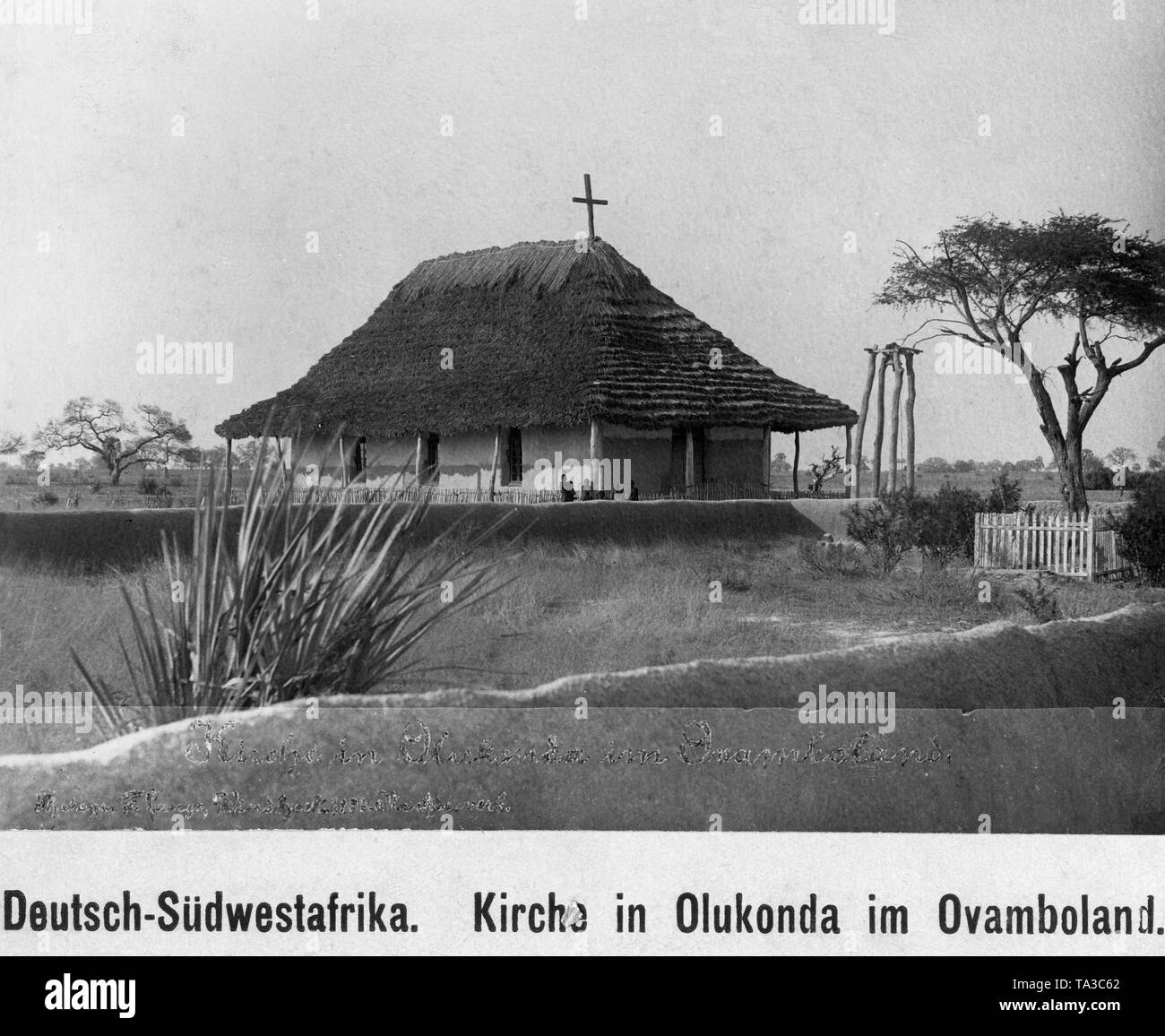 Die erste protestantische Kirche in 1889 in German South West Afrika gebaut. Es war in Olukonda im Ovamboland gebaut. Stockfoto