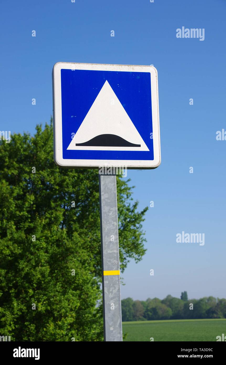 Speed Bump Zeichen in Frankreich, Europa Stockfoto