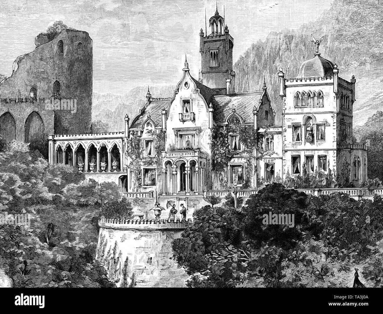 Die Tharandt Palastes erbaut im Jahre 1861, in Moorish-Oriental Tudor Stil, in Tharandt bei Dresden, Sachsen. Im Hintergrund die Ruinen der mittelalterlichen Oberburg. Stockfoto