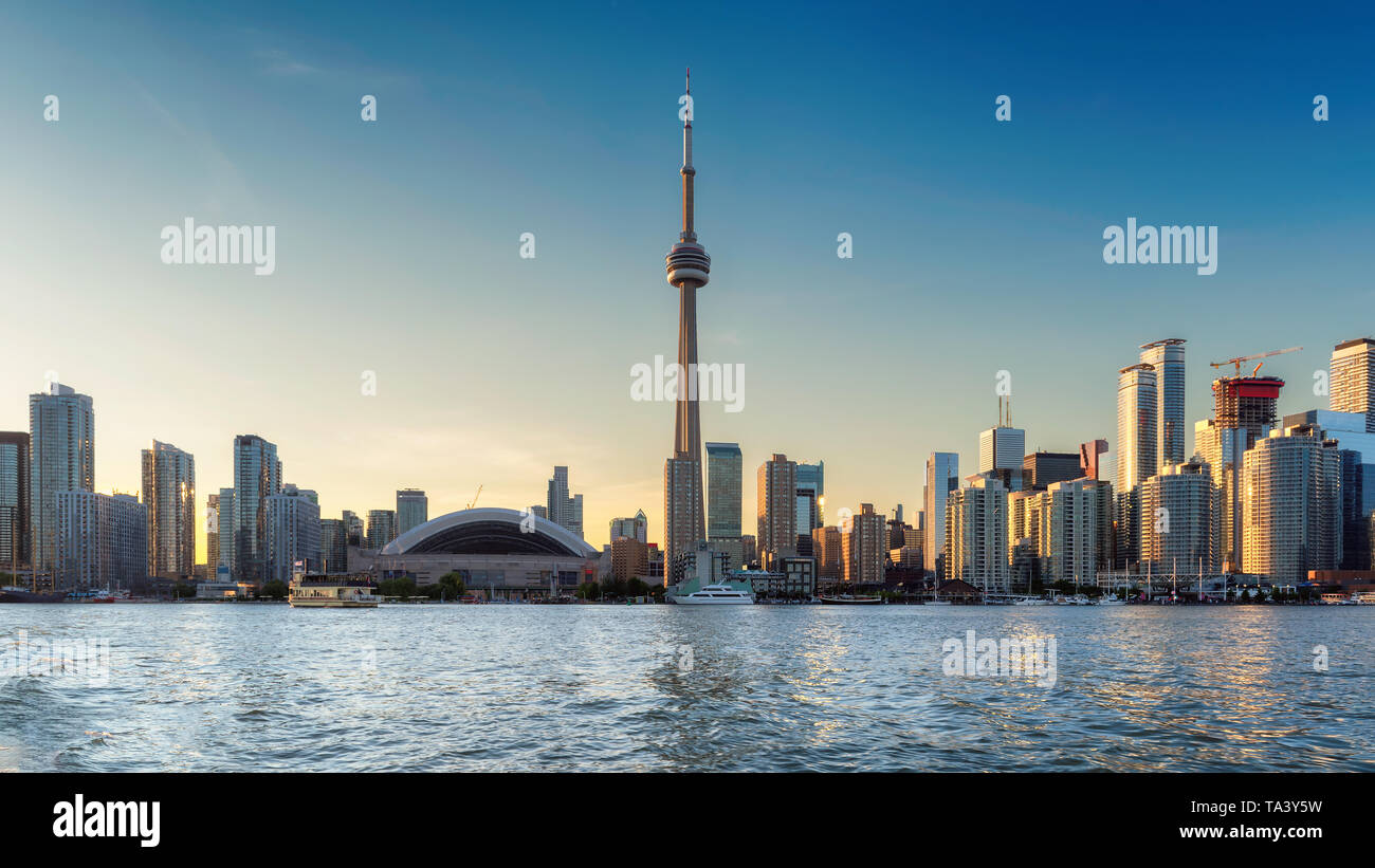 Toronto City Skyline im Sonnenuntergang - Toronto, Ontario, Kanada. Stockfoto