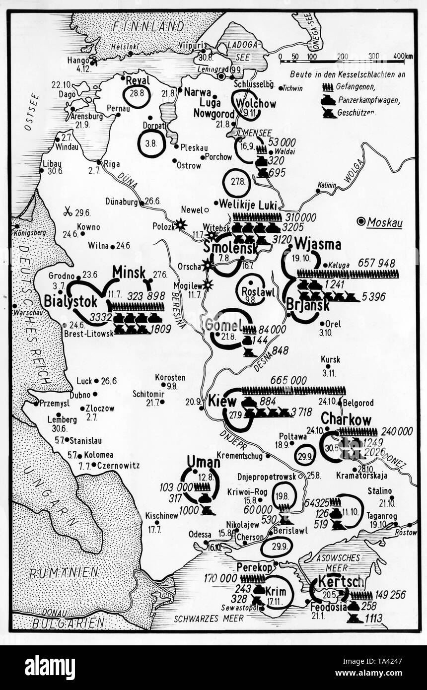 Diese propaganda Karte zeigt den besetzten Sowjetischen Gebieten durch die deutschen Truppen. Auch die Anzahl der Krieg booties wird angezeigt, was die angebliche Anzahl der sowjetische Gefangene zu repräsentieren, Panzerkampfwagen (Armored Fighting Vehicle) und Waffen. Darüber hinaus werden die Daten der Deutschen voraus angegeben sind. Stockfoto