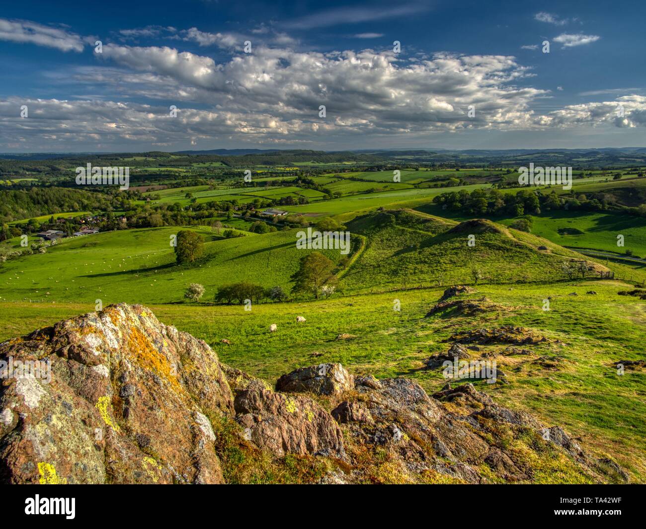 Hope Bowdler Hill, SHropshire, Großbritannien. Am Abend ansehen. Sommer. Stockfoto