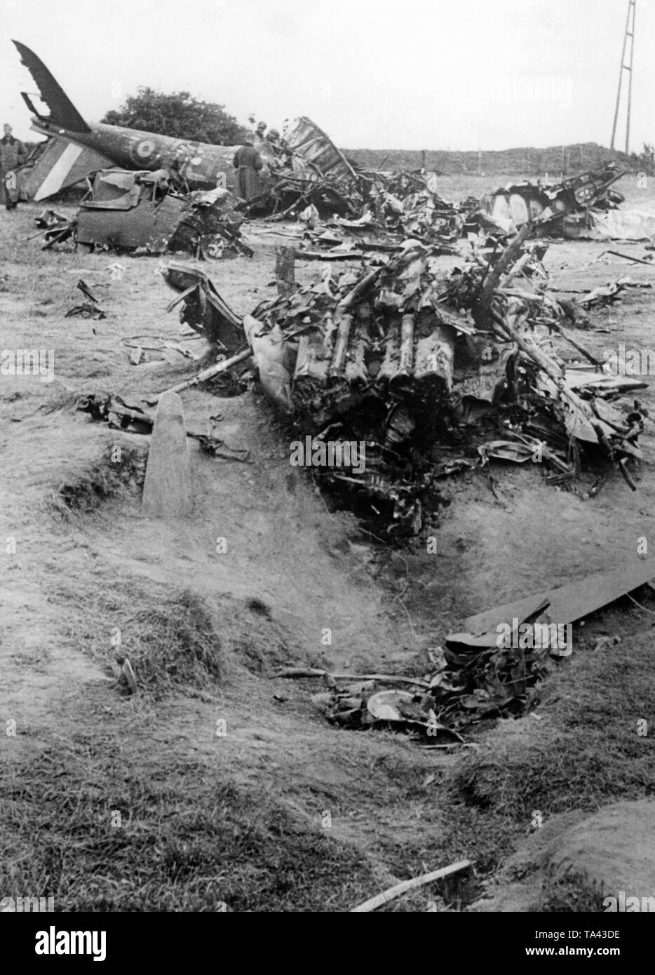 Eine französische Flugzeuge abgeschossen von der Luftwaffe bei Boullion (wahrscheinlich Bouillon in Wallonien, Belgien). Stockfoto