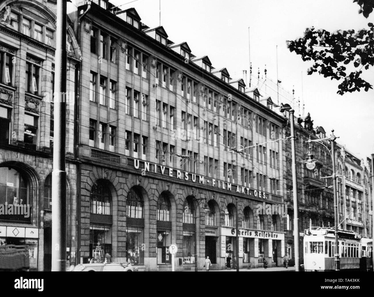 Gebäude gewerblich Schwarzweiß-Stockfotos und -bilder - Alamy