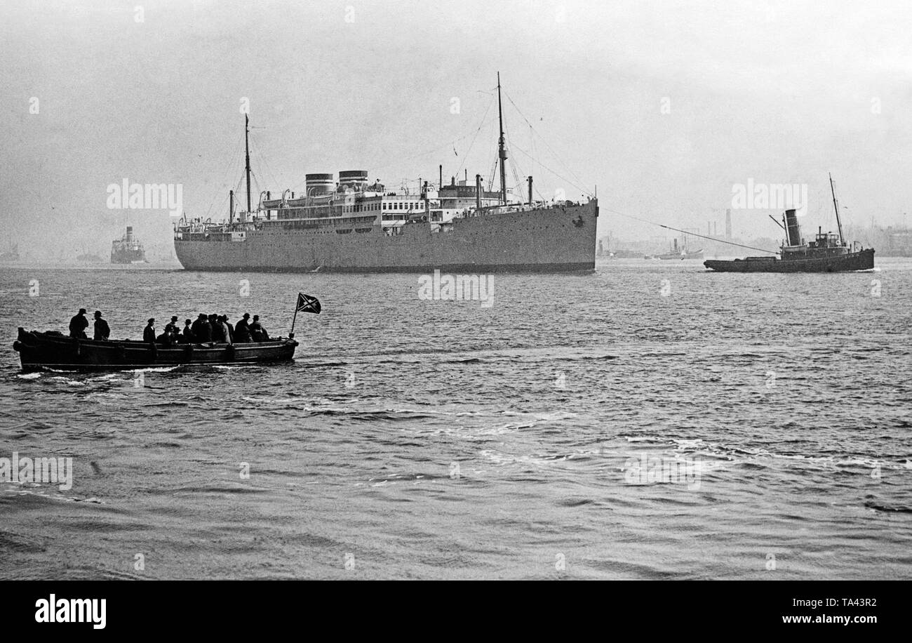 Die reefer Schiff "Highland Princess' von Nelson an der Themse vor ihrer Jungfernfahrt erreicht. Stockfoto