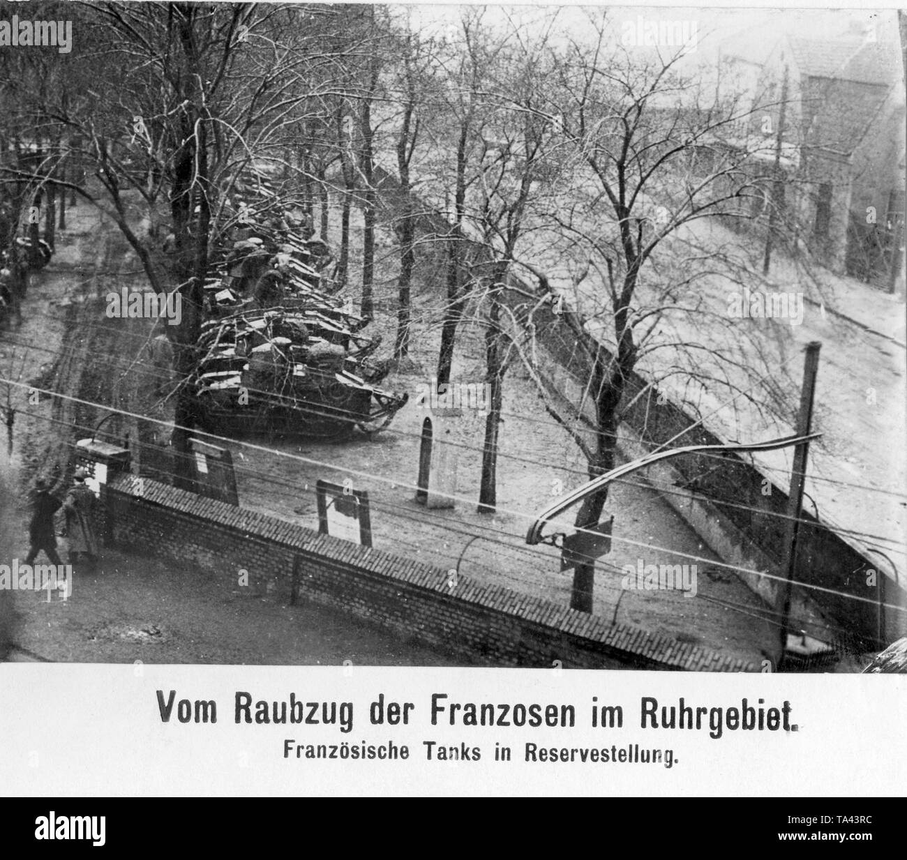 Panzer der Französischen Besatzungsarmee, in der Reserve für die Aufträge. Stockfoto