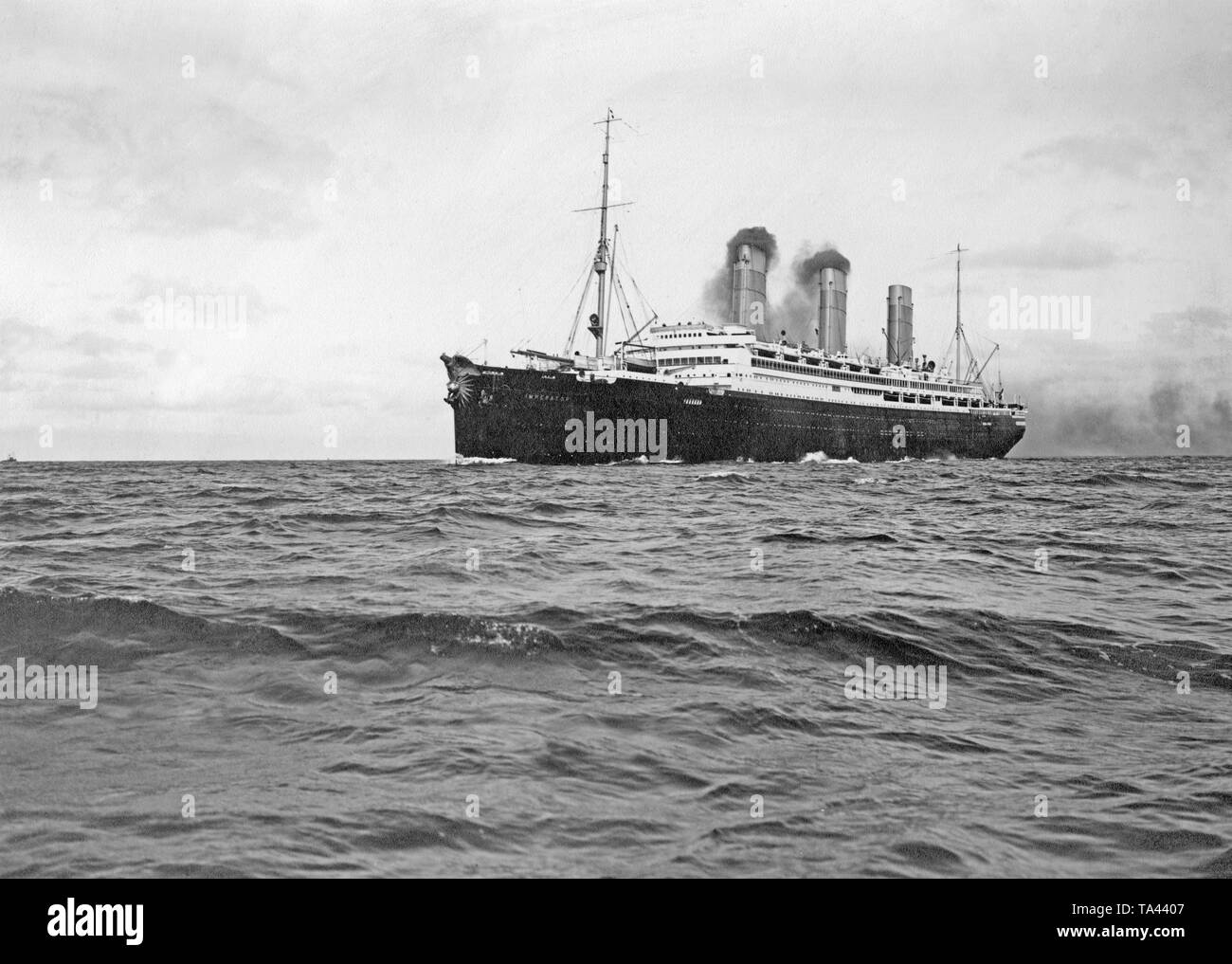 Die HAPAG Dampfer 'Imperator' auf See. Wenn abgeschlossen, der Ocean Liner war das größte Schiff der Welt. Stockfoto