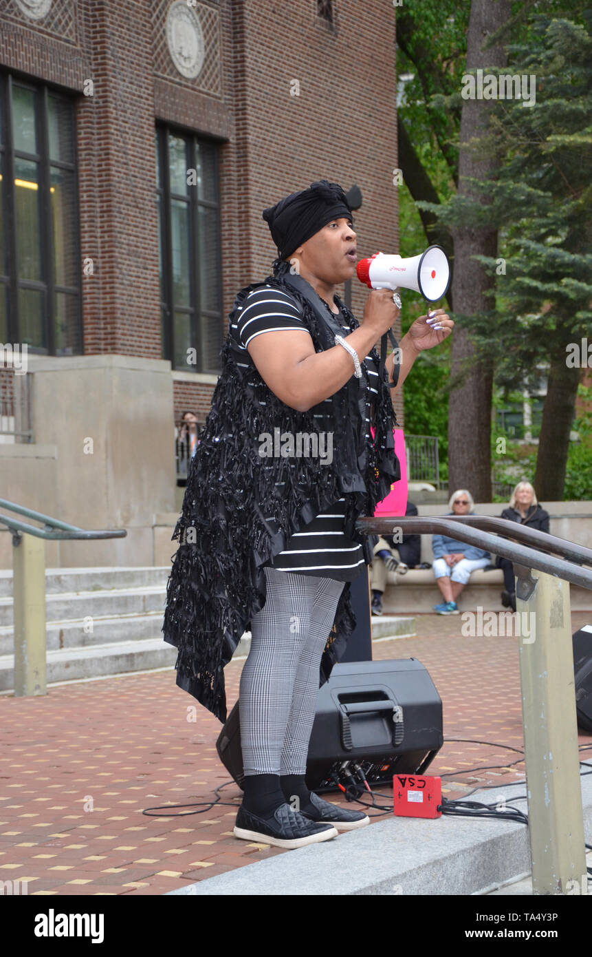 ANN ARBOR, MI/USA, 21. Mai 2019: Jeynce Poindexter der Gleichheit Michigan Adressen der Ann Arbor stoppen die Verbote Protest durch geplante Elternschaft organisiert Stockfoto