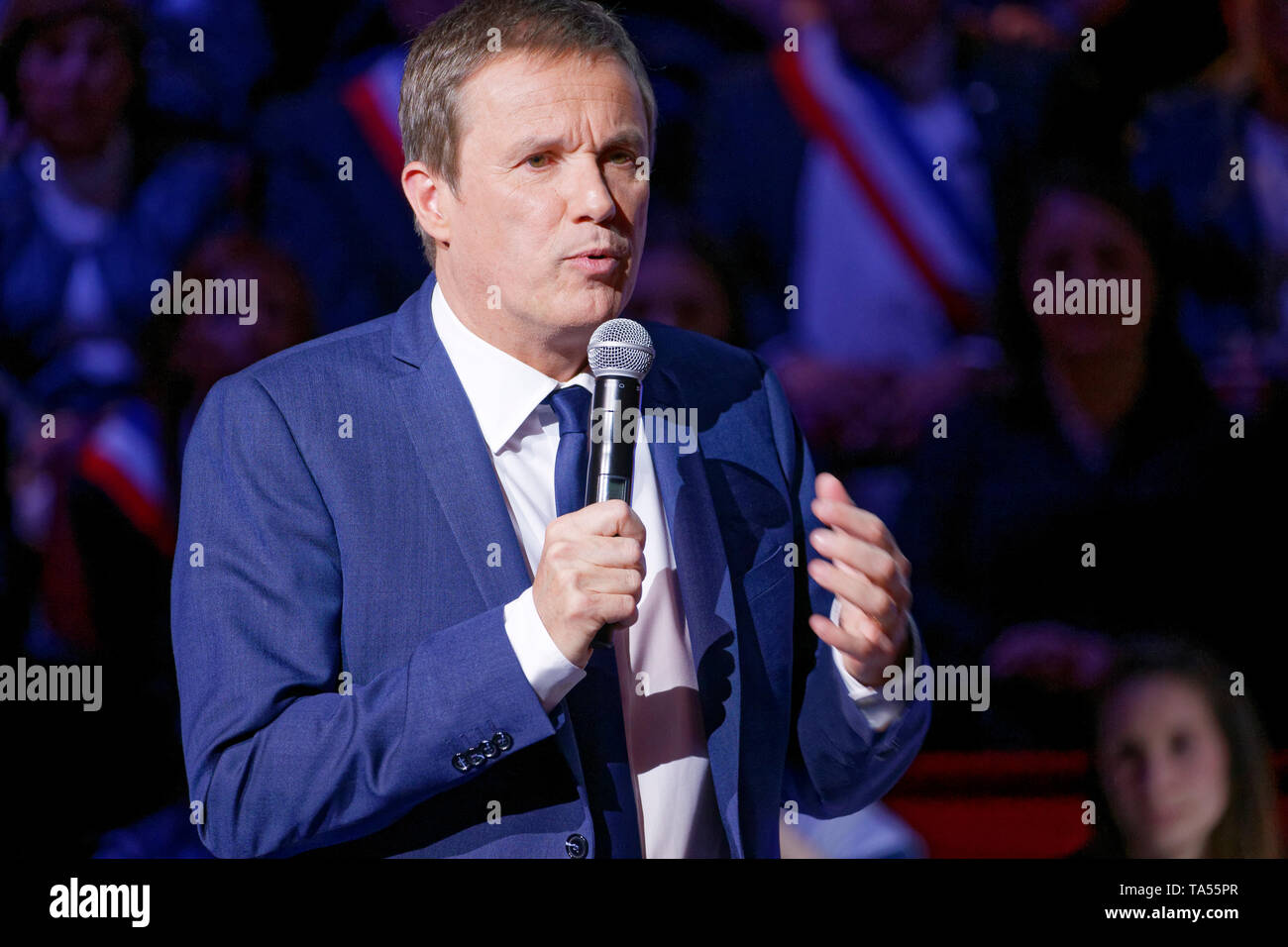 Paris, Frankreich. 19. April 2017. Nicolas Dupont-Aignan in Treffen in Cirque d'Hiver in Paris, Frankreich. Credit: Veronique Phitoussi/Alamy Stock Foto Stockfoto