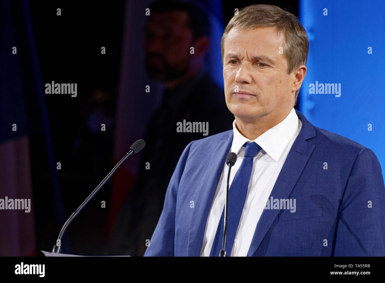 Paris, Frankreich. 19. April 2017. Nicolas Dupont-Aignan in Treffen in Cirque d'Hiver in Paris, Frankreich. Credit: Veronique Phitoussi/Alamy Stock Foto Stockfoto