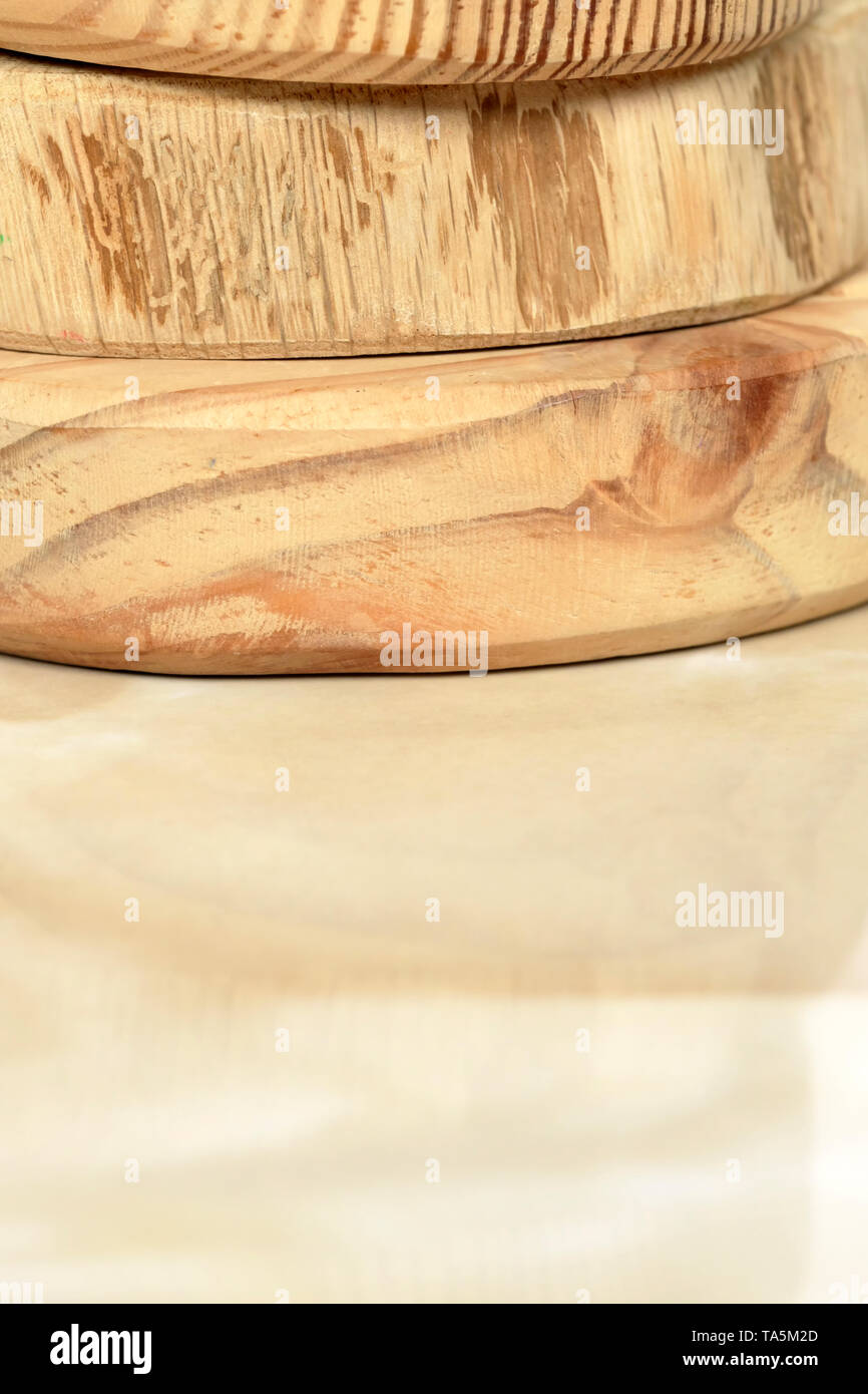 Holz- Pyramide von verarbeitetem Holz der verschiedenen Texturen Nahaufnahme Makro Foto Hintergrund Stockfoto