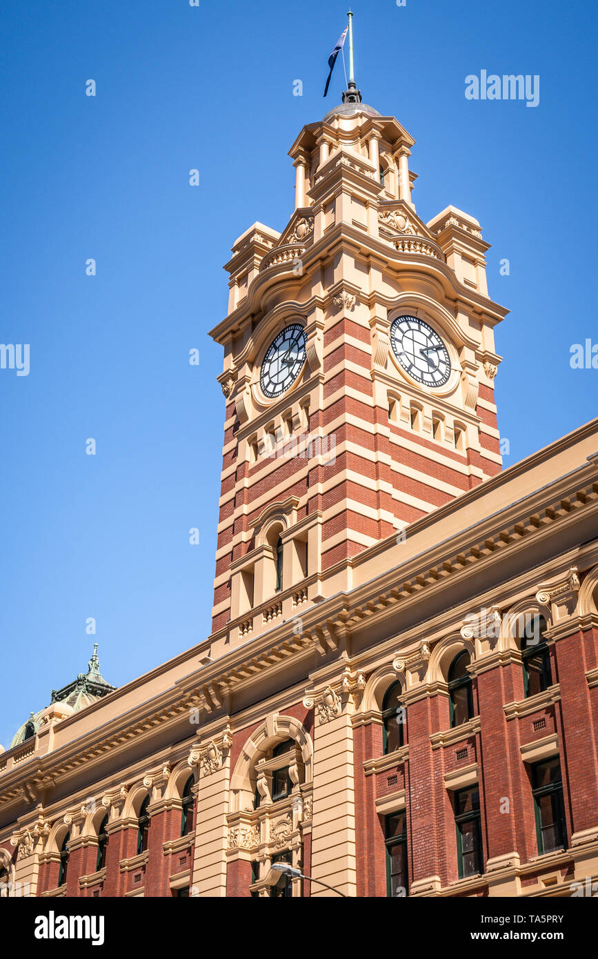 In der Nähe des Clock Tower der Flinders Street Station in Melbourne, Australien Stockfoto