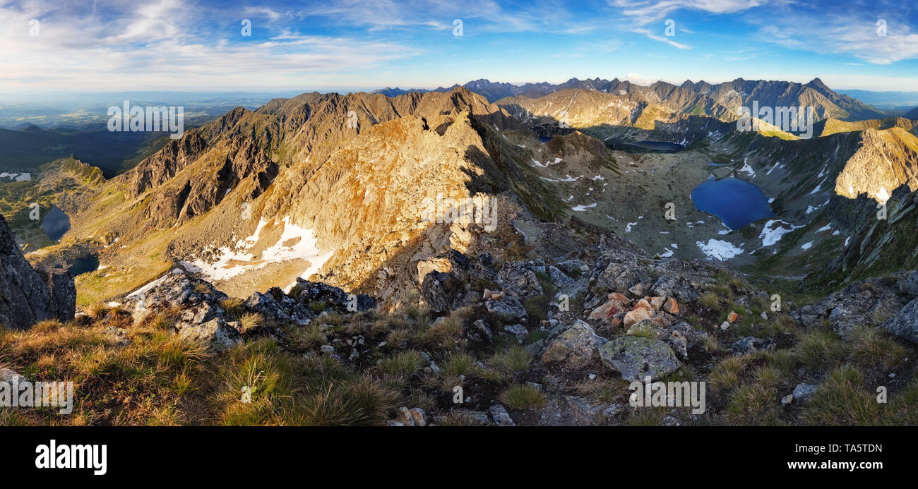 Wunderschöne Tatra natur sommer landcape mit Berg- und Seeblick Stockfoto