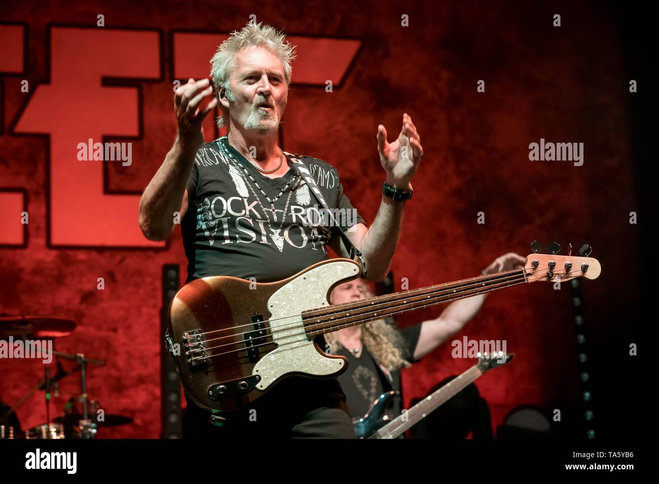 Berlin, Deutschland. 21 Mai, 2019. 21.05.2019, British Rock Sänger und Bassist der Glam Rock Band The Sweet Pete Lincoln auf der Bühne NOCH DIE ROCK-Tour 2019 in der Columbiahalle in Berlin leben. | Verwendung der weltweiten Kredit: dpa/Alamy leben Nachrichten Stockfoto