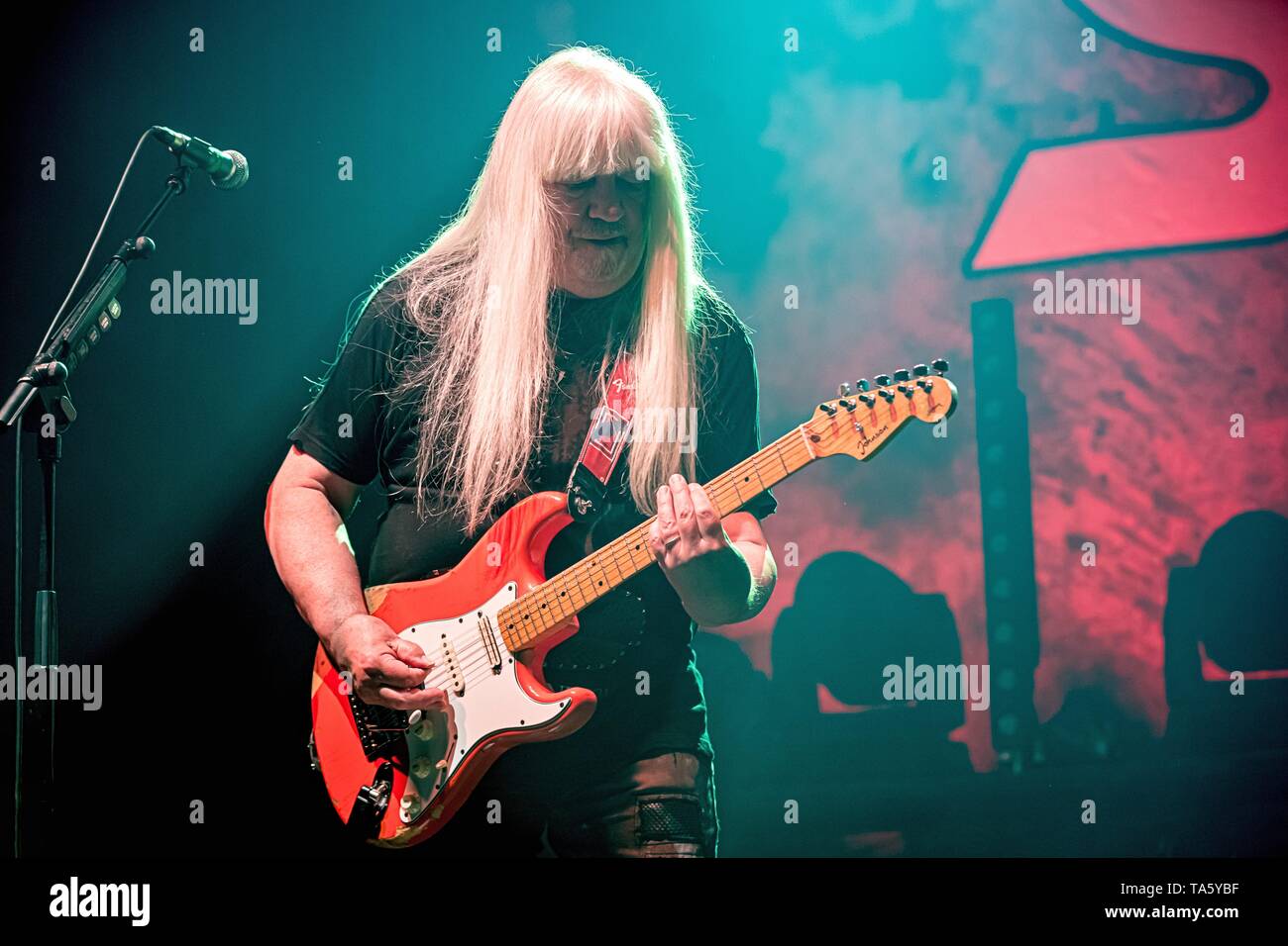 Berlin, Deutschland. 21 Mai, 2019. 21.05.2019, British rock Gitarrist und Mitbegründer der Glam Rock Band The Sweet Andy Scott live auf der Bühne des ERHIELT NOCH DEN ROCK Tour 2019 in der Columbiahalle in Berlin. | Verwendung der weltweiten Kredit: dpa/Alamy leben Nachrichten Stockfoto