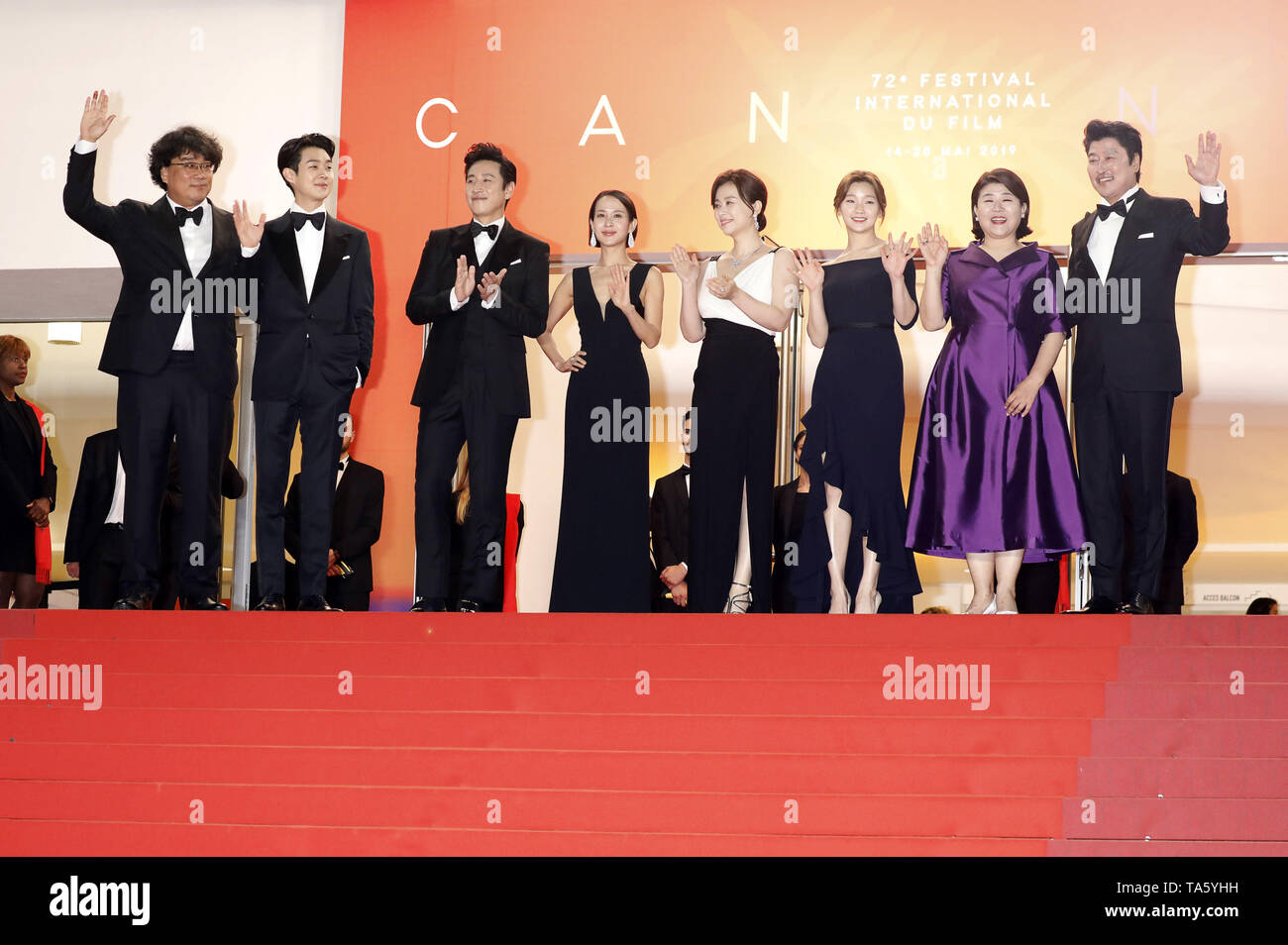 Cannes, Frankreich. 21 Mai, 2019. Joon-ho Bong, Woo-sik Choi, Sun-kyun Lee, Yeo-Jeong Cho Chang Hye-jin, So dam Park, Jeong-eun Lee, Kang-ho Song, die Teilnahme an der "Parasit/Gisaengchung 'Premiere während der 72Nd Cannes Film Festival im Palais des Festivals am 21. Mai 2019 in Cannes, Frankreich | Verwendung der weltweiten Kredit: dpa/Alamy leben Nachrichten Stockfoto