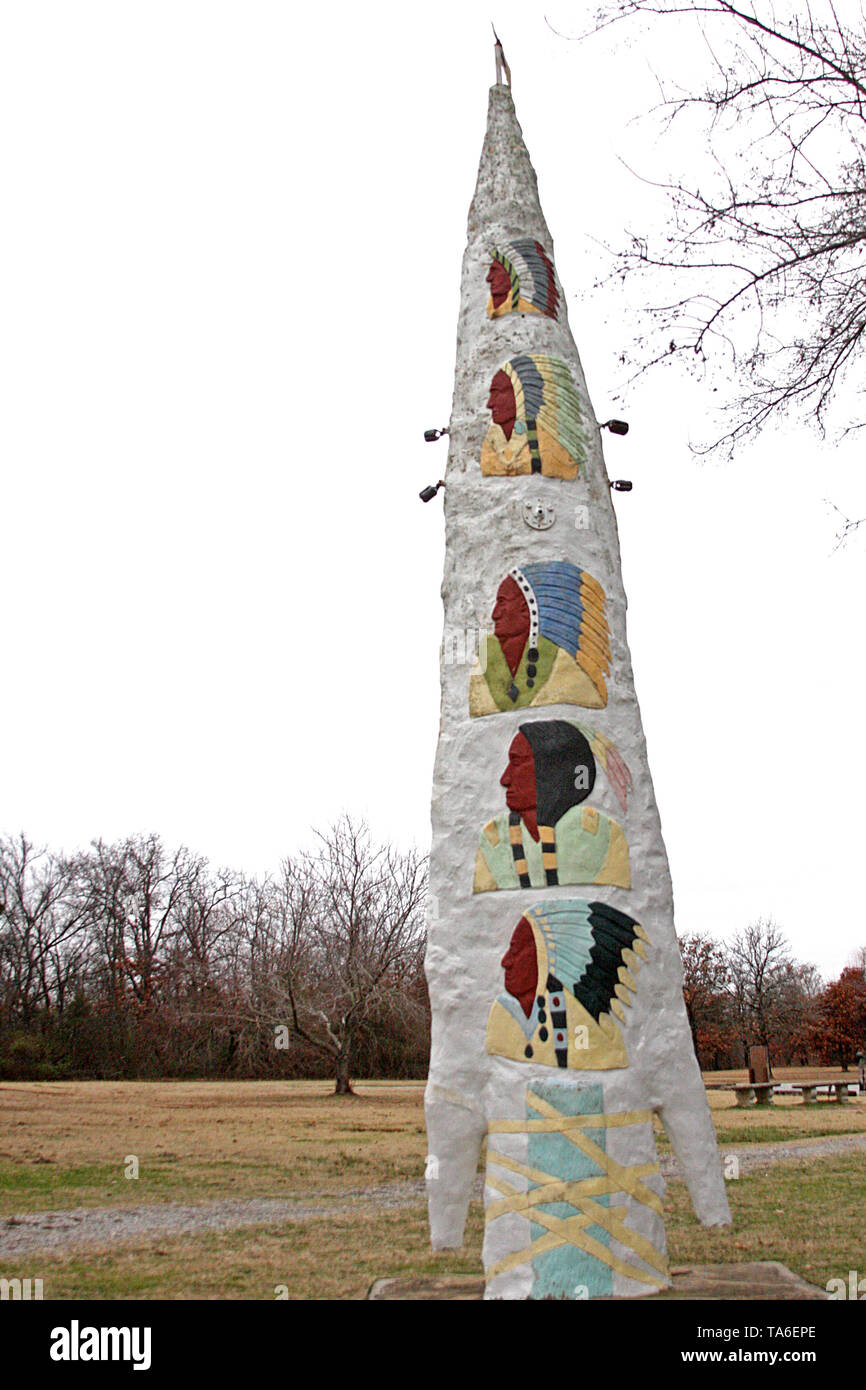 Skulptur in Ed's Galloway Totem Pole Park, OK, USA Stockfoto