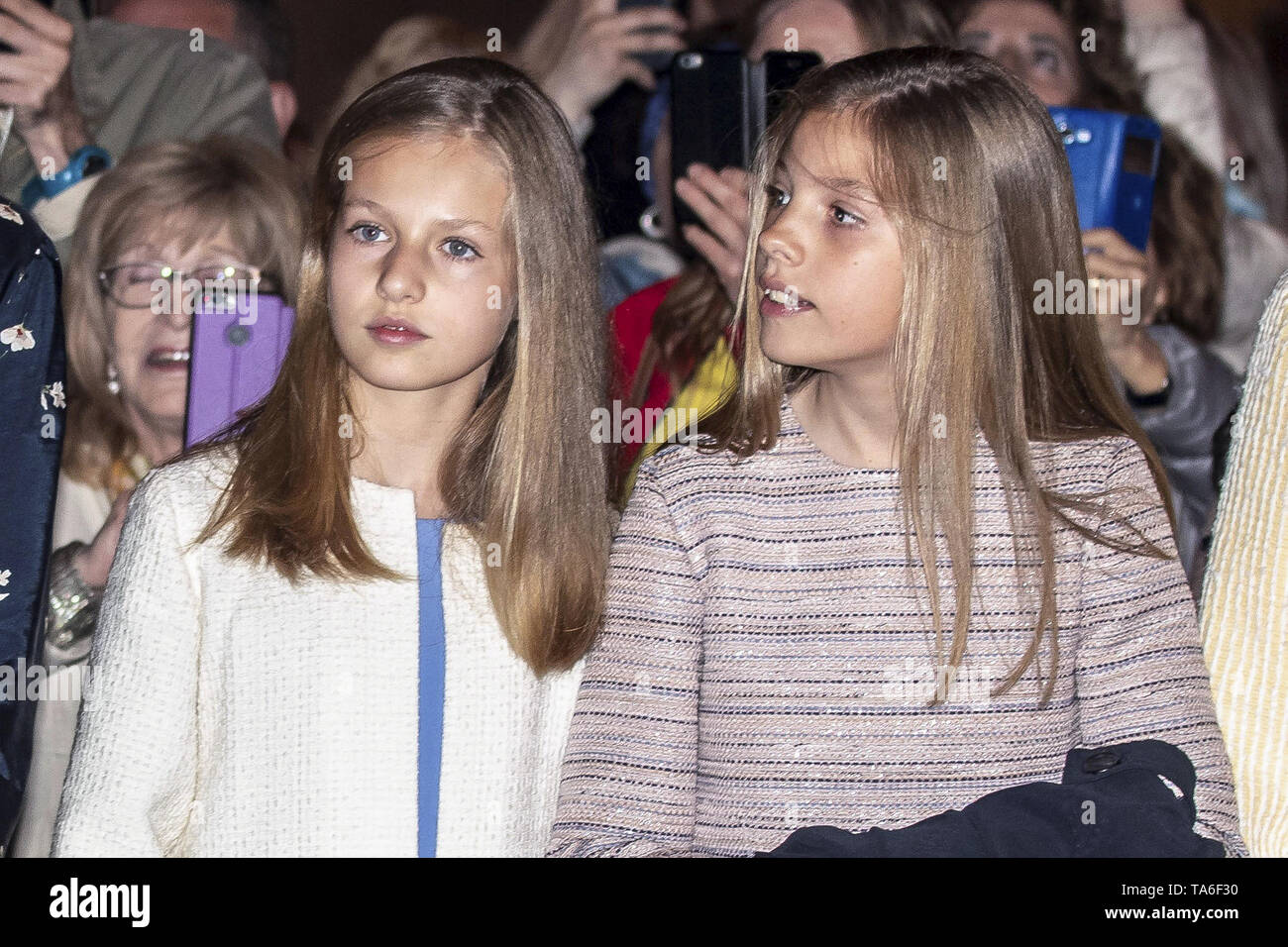 Spanischen Royals an der Ostermesse in der Kathedrale von Santa Maria von Palma in Palma de Mallorca bietet: Leonor, die Prinzessin von Asturien, Infantin Sofía von Spanien, wo: Palma de Mallorca, Balearen, Spanien Wann: 21 Apr 2019 Credit: Oscar Gonzalez/WENN.com Stockfoto