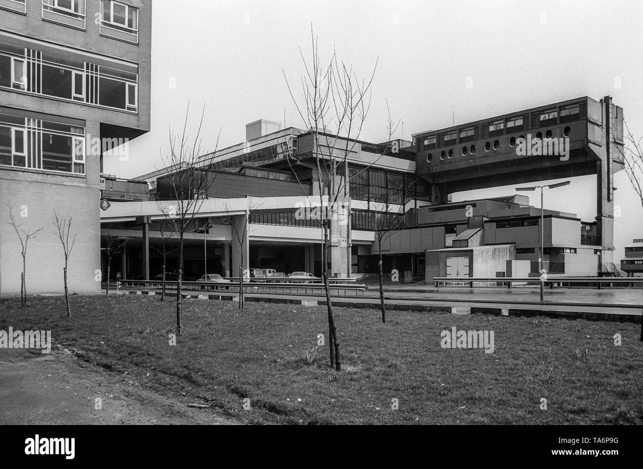 Schwarz & Weiß Archiv Bild des Zentrums von Cumbernauld Neue Stadt, April 1977. Stockfoto