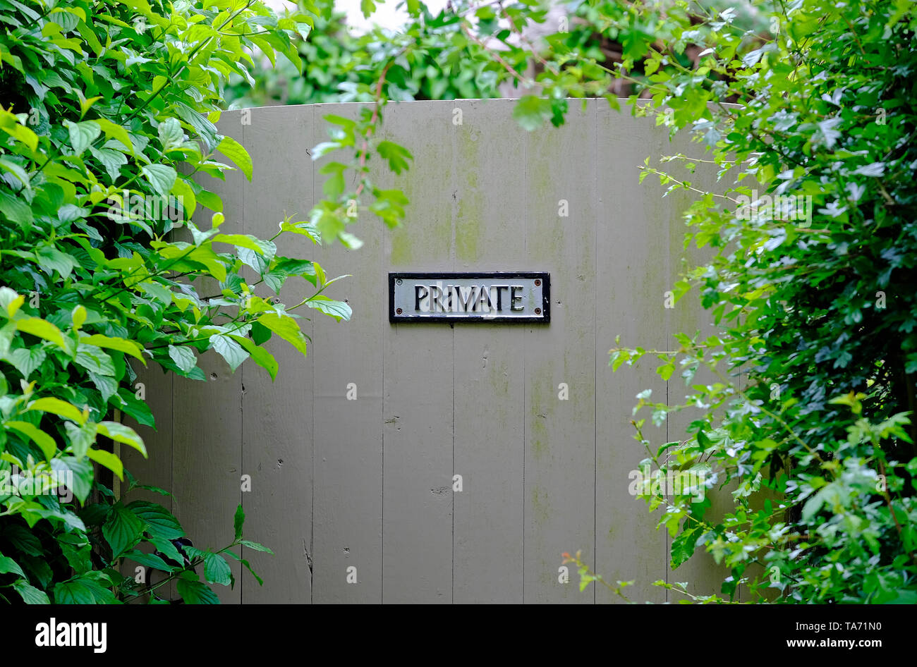 Private Zeichen am Gartentor, Norfolk, England Stockfoto