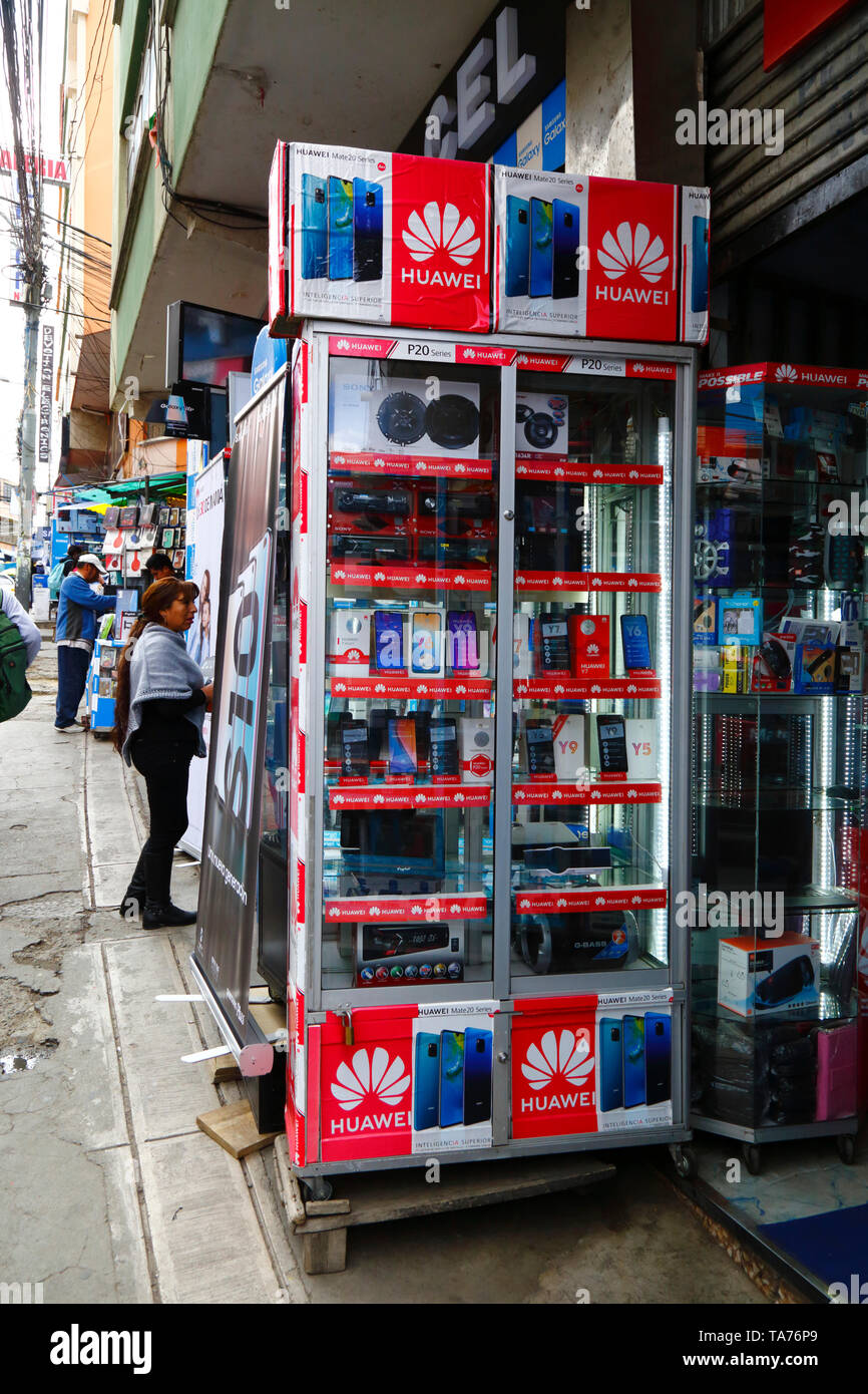 Huawei-Smartphones zum Verkauf auf dem Bürgersteig im Kontraband-Wahlbereich, La Paz, Bolivien Stockfoto