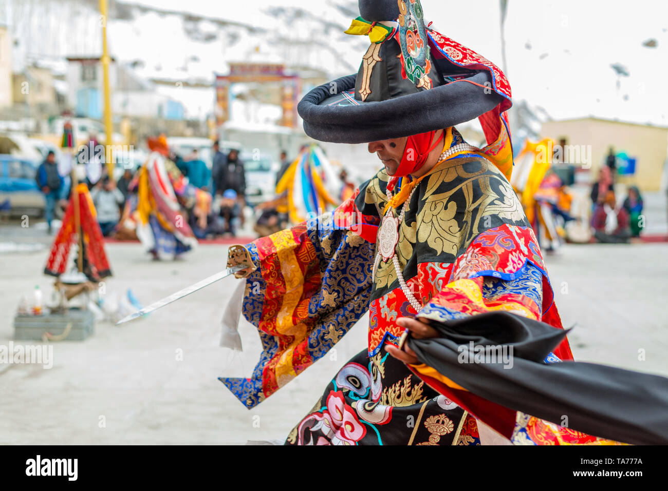 Spiti, Himachal Pradesh, Indien - März 24, 2019: Traditionelle Lama Maskentanz in Himalaya Stockfoto