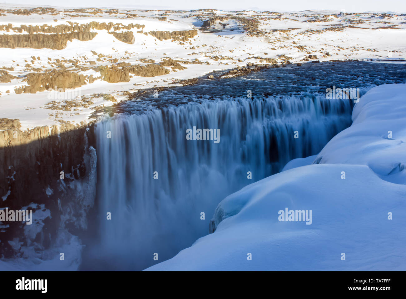 Detifoss Wasserfall bei Dämmerung mit Schleier Wirkung in Island Stockfoto