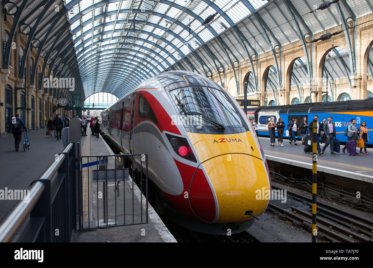 Neue azuma Zug in LNER livery am Bahnhof Kings Cross, London Stockfoto