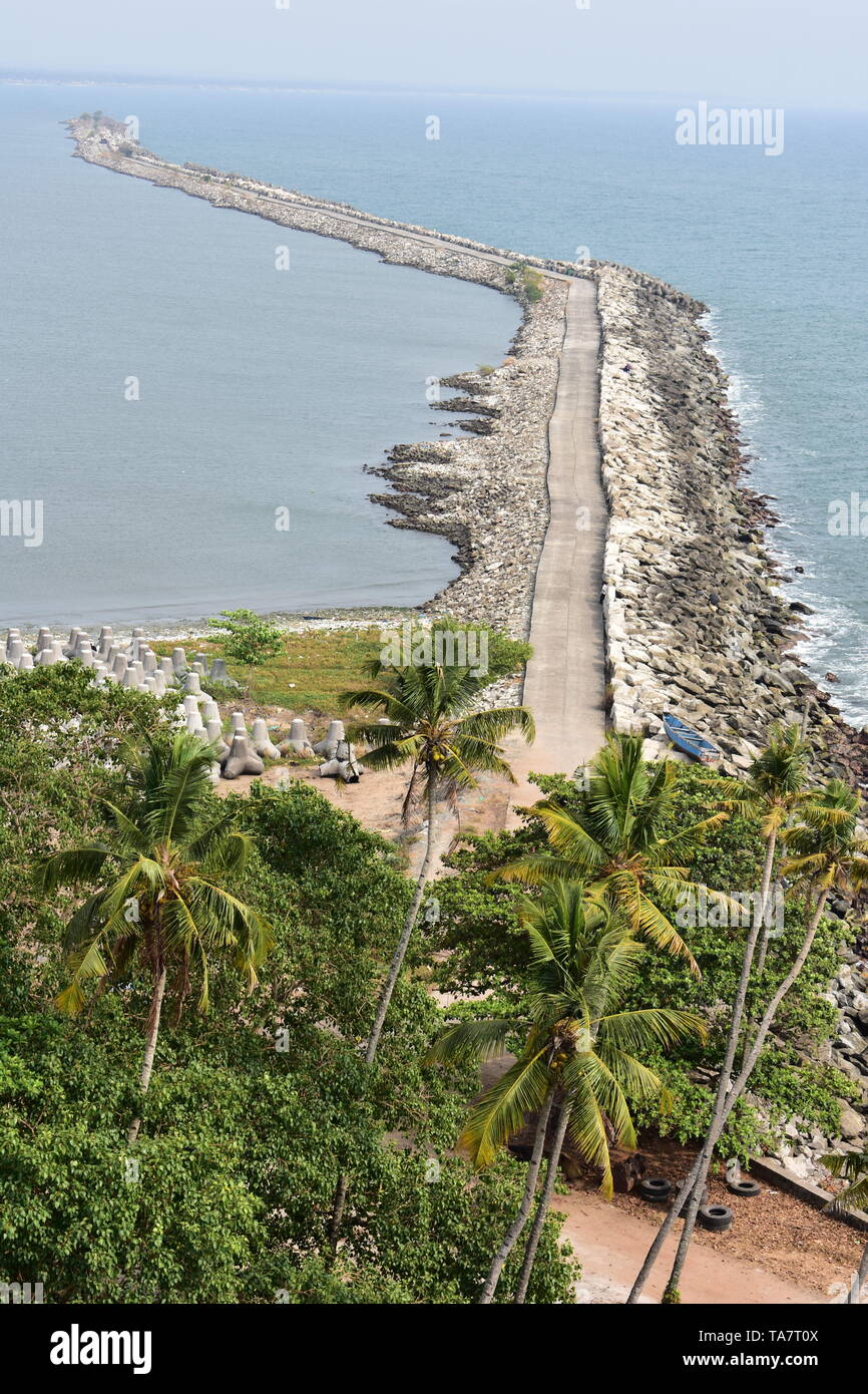 Kollam, Kerala, Indien: März 2, 2019 - tangasseri Leuchtturm und Hafen Stockfoto