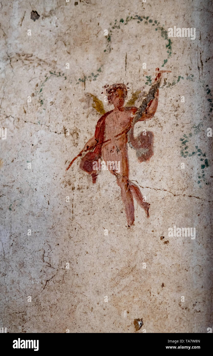 Detail des alten Fresken der geflügelten Gottheiten in einem Haus in Pompeji. Stockfoto