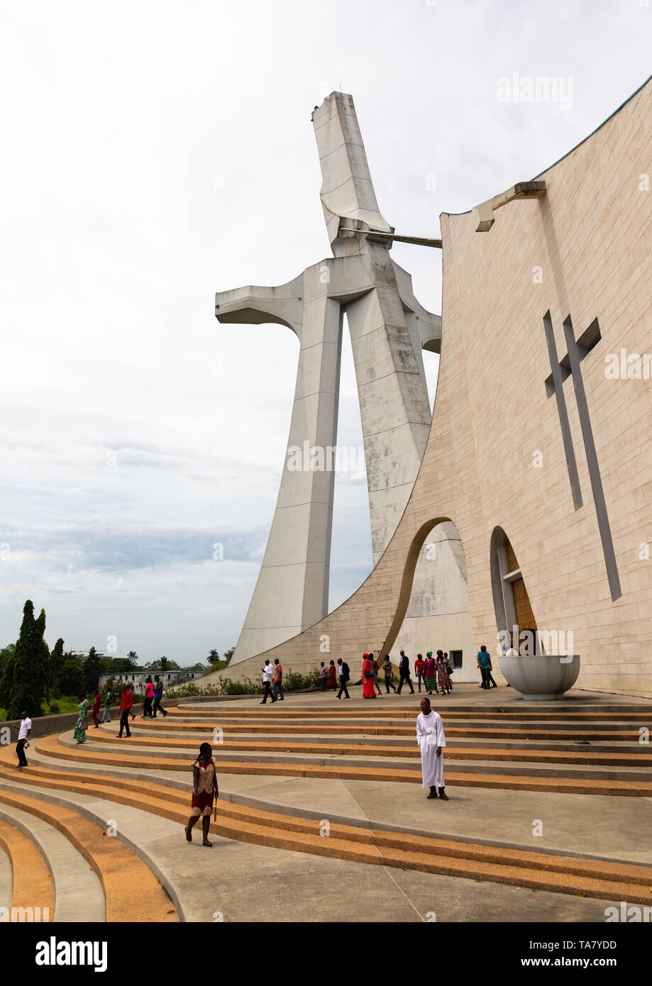 Römisch-katholische st. Paul's Kathedrale gebaut von dem italienischen Architekten Aldo Spirito auf Initiative von Félix Houphouët-Boigny, Région de Lagunen, Abidj Stockfoto