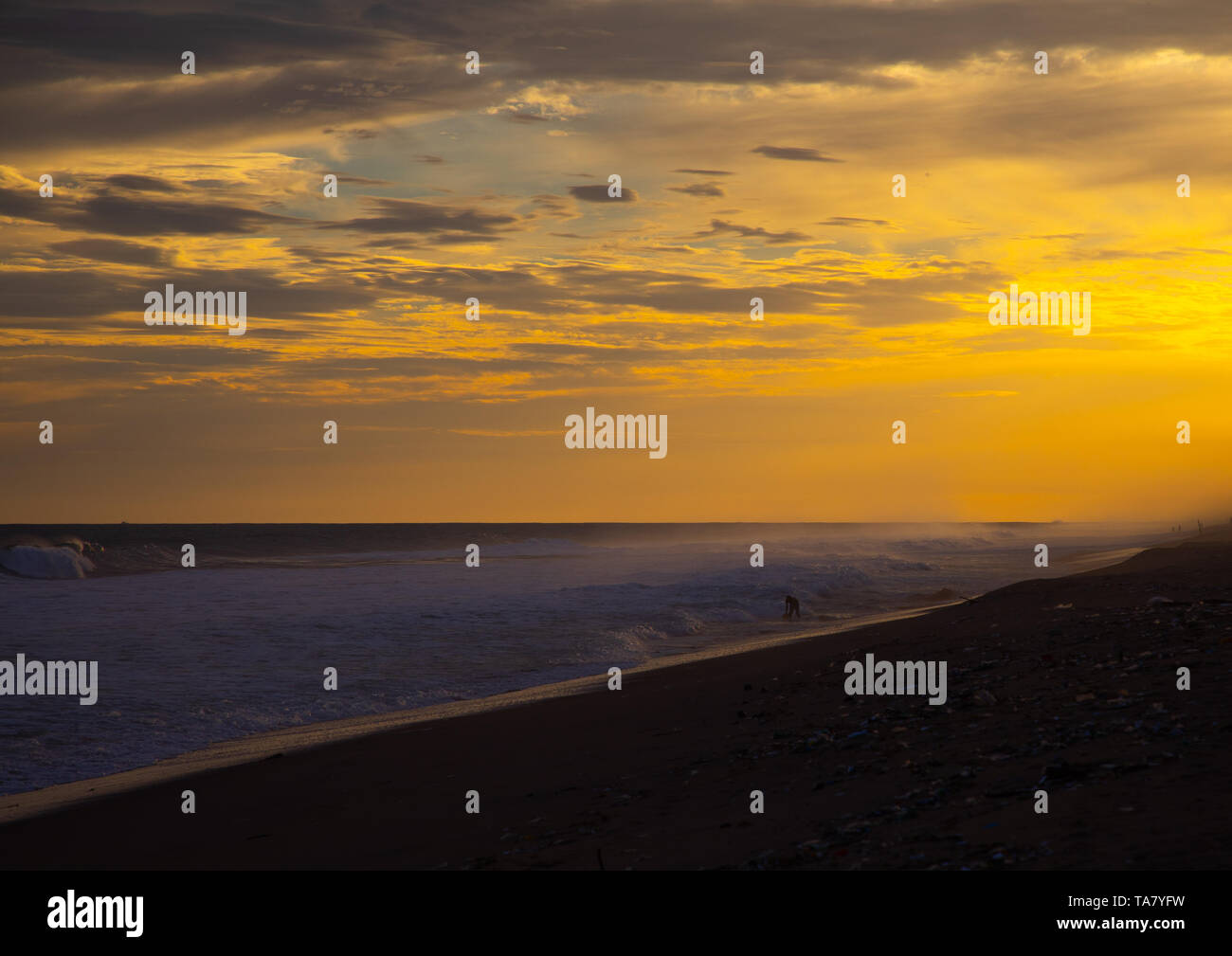 Strand bei Sonnenuntergang, Sud-Comoé, Grand-Bassam, Elfenbeinküste Stockfoto