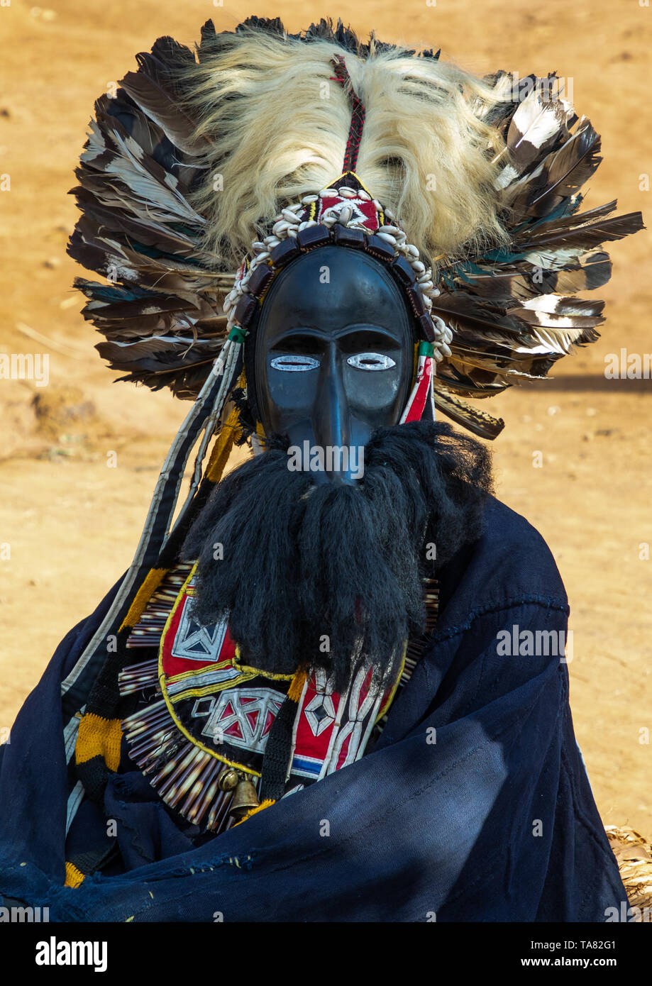 Dan Stamm Maske heiligen Tanz während einer Zeremonie, Bafing, Gboni, Elfenbeinküste Stockfoto