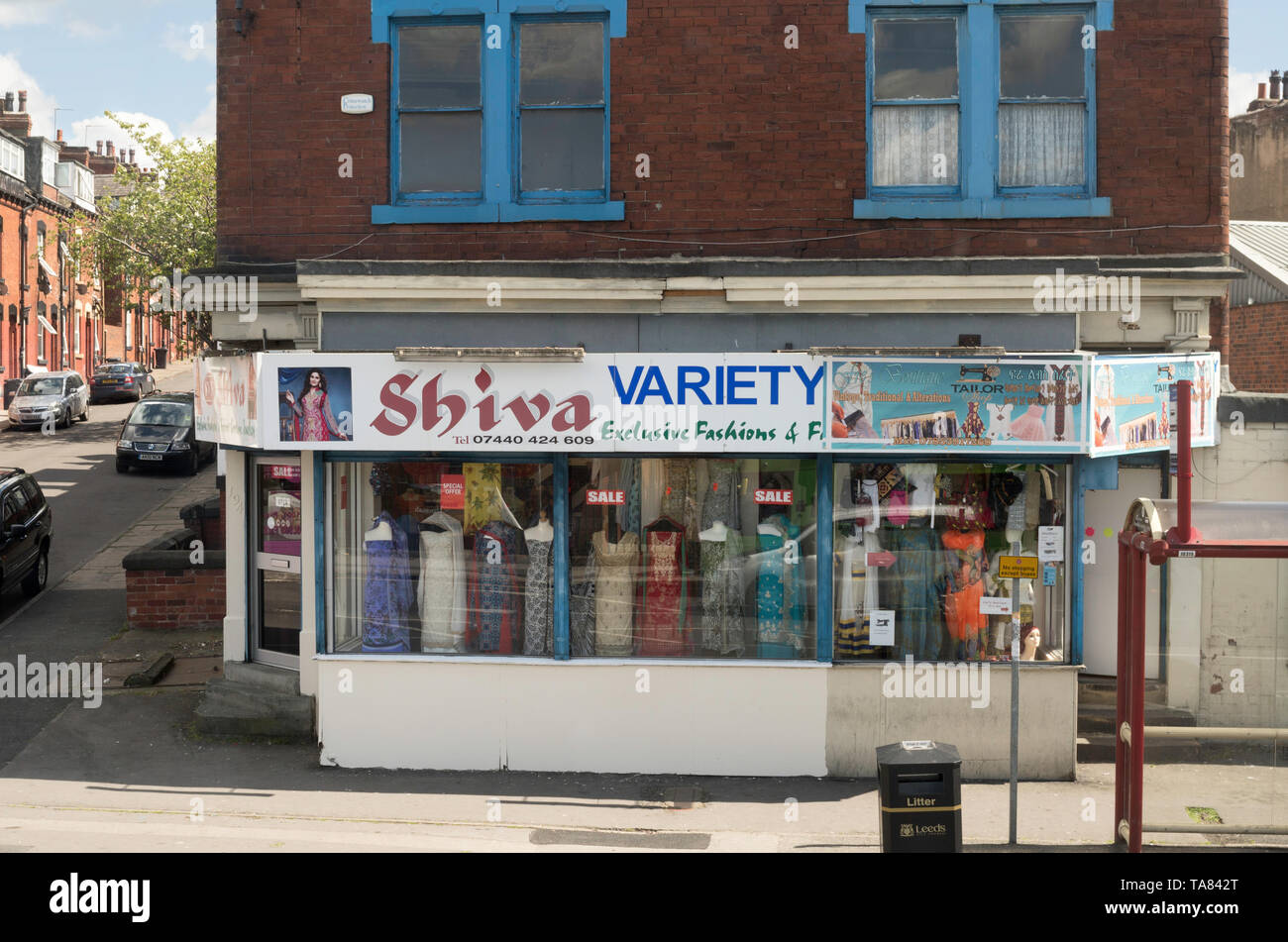 Shiva Vielzahl Stoffe shop, Women's South Asian Moden, Roundhay Road, Leeds, Yorkshire, England, Großbritannien Stockfoto