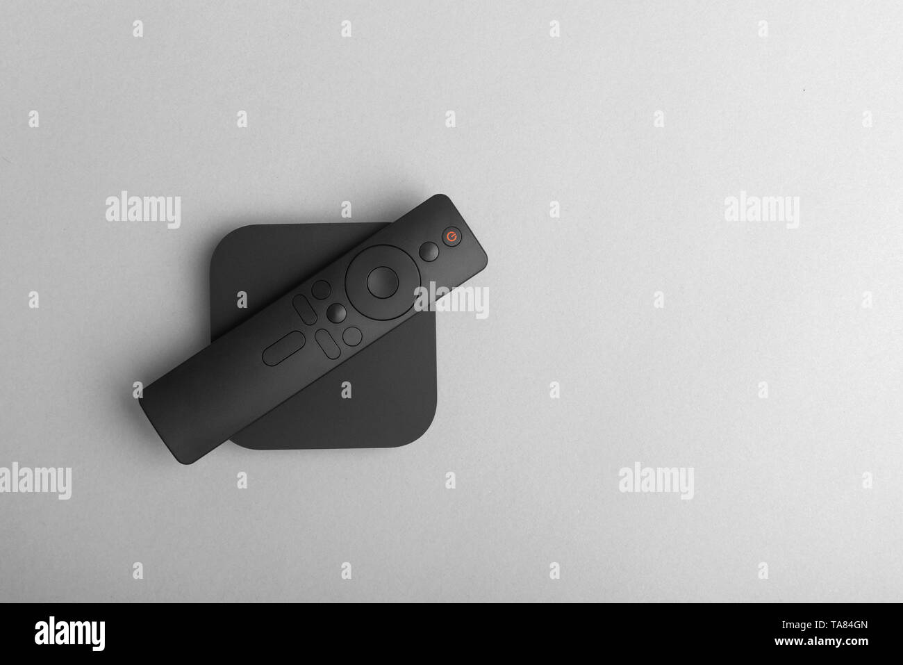 Digital-TV auf grauem Hintergrund. Stockfoto