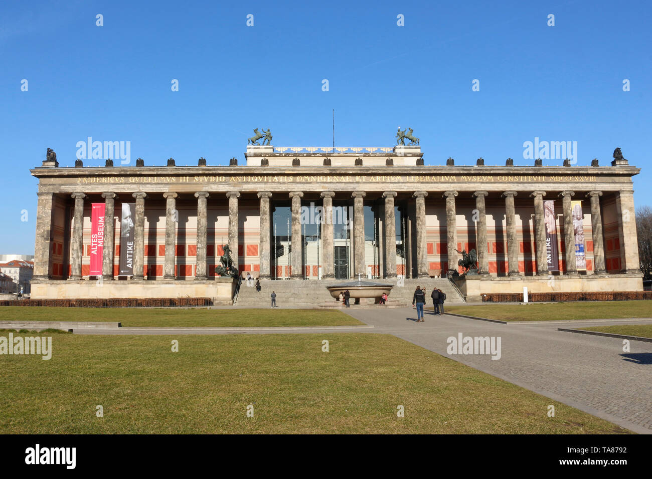 Altes Museum - Berlin ist heute eine sehr coole und inspirierende Stadt. Seine Mischung aus Geschichte, Kunst, Ausdruck, Kreativität und Modernität machen es einzigartig. Stockfoto