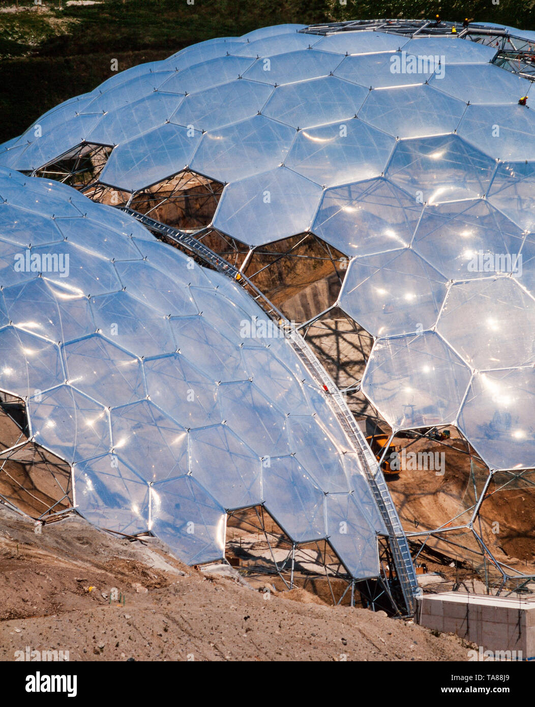 Eden Project, St Austel, Cornwall, UK. Anfang der Bau der riesigen biome Gewächshäuser, Juni 2000 Datum Stockfoto