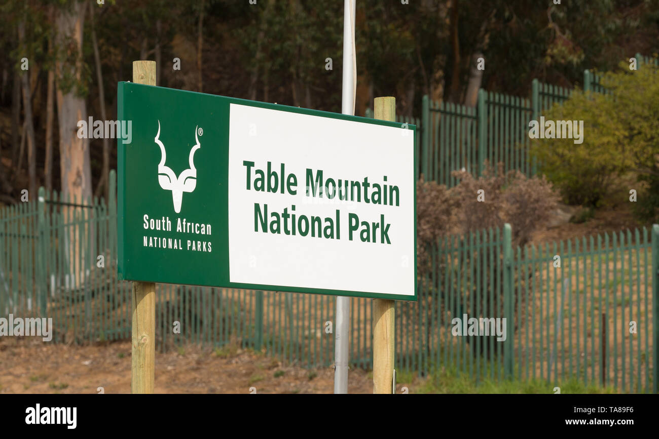Table Mountain National Park anmelden oder Board auf dem Weg zur Seilbahn und Seilbahn in Kapstadt, Südafrika Stockfoto