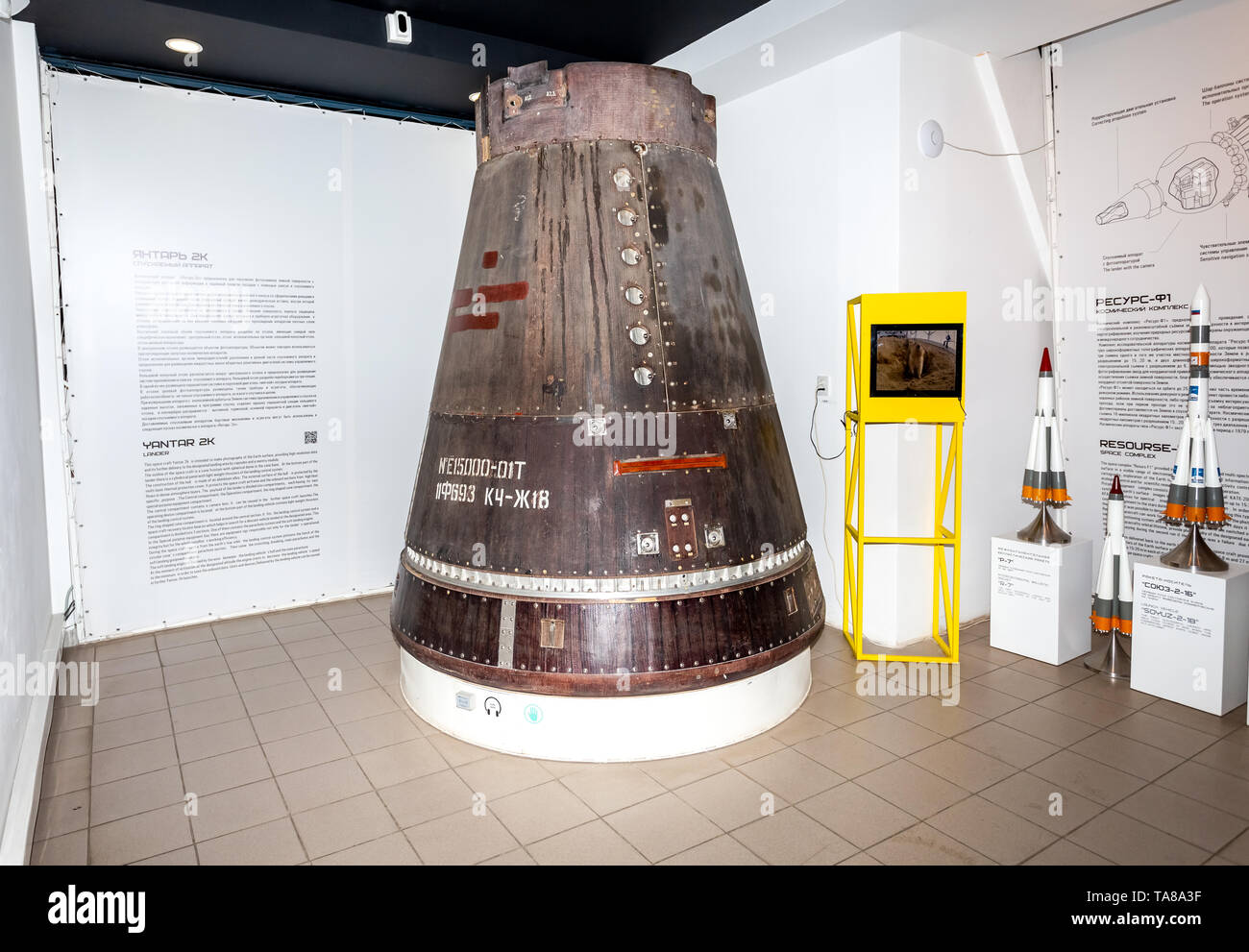 Samara, Russland - 18. Mai 2019: Ausstellung des Museums amara Kosmischen'. Raumschiff lander Yantar-2K, um Fotos von der Erdoberfläche Stockfoto