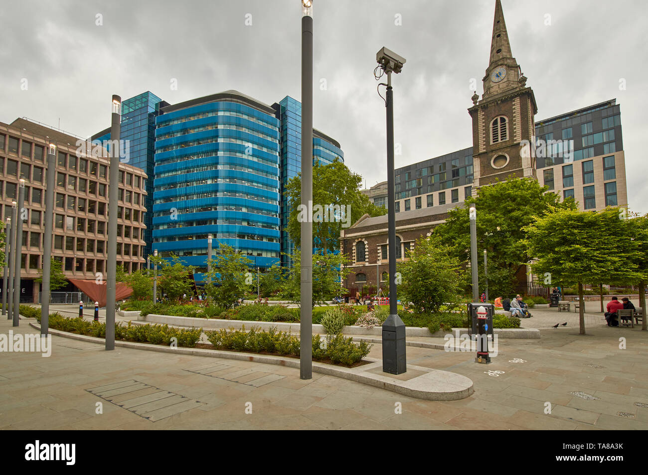 LONDON LONDON DIE GÄRTEN RUND UM ST BOTOLPHS KIRCHE ALDGATE Stockfoto