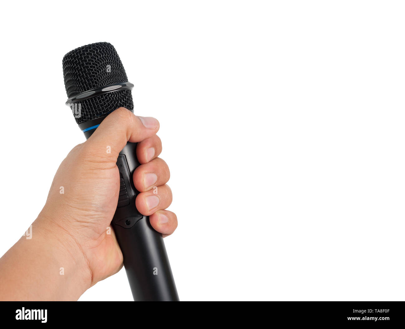 Nähe asiatischer Mann Hand schwarz Neu Mikrofon wireless auf weißem Hintergrund, kopieren Raum Stockfoto