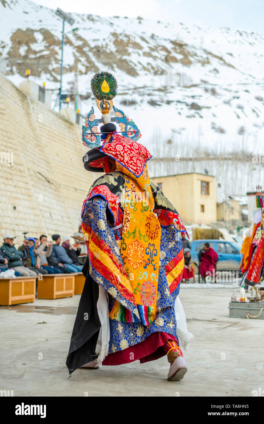 Spiti, Himachal Pradesh, Indien - März 24, 2019: Traditionelle Mönch Maskentanz in Himalaya Stockfoto