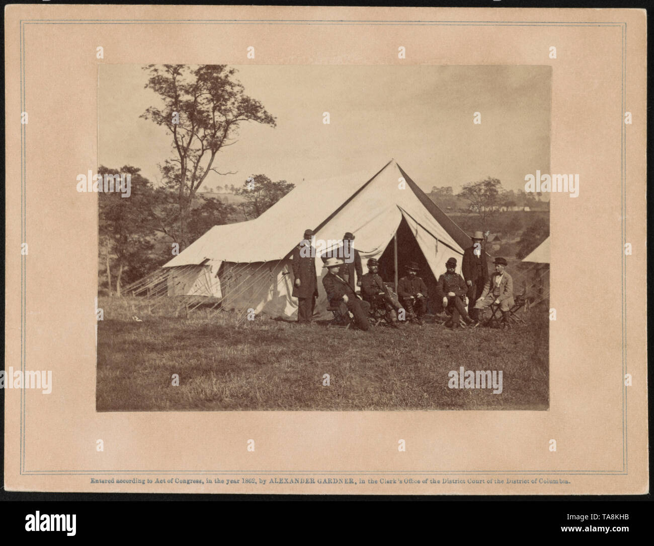 Allgemeine Randolph B. Marcy mit Offizieren und Zivilisten an der Armee des Potomac Hauptquartier. Antietam, Maryland, USA, Foto von Alexander Gardner, 3. Oktober 1862 Stockfoto