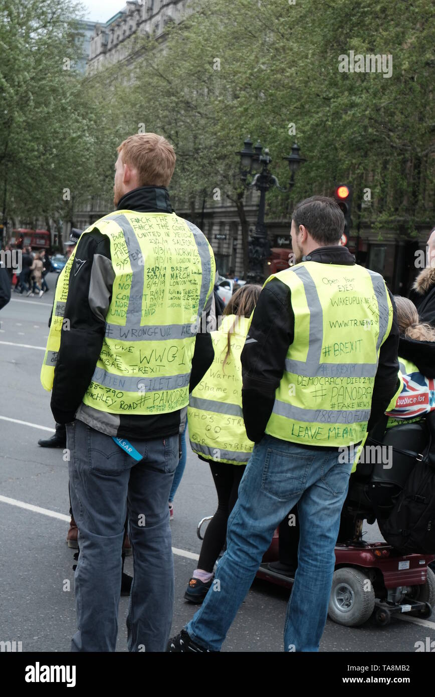 Britische gelbe Weste Demonstranten in Whitehall Stockfoto