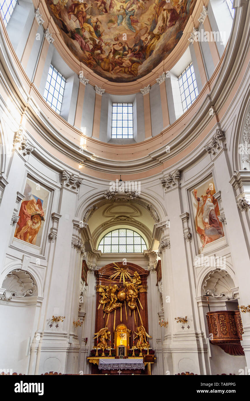 Salzburg, Österreich - Oktober 29, 2018: das Innere der Heiligen Dreifaltigkeit Pastoralkonstitution in Salzburg. Stockfoto
