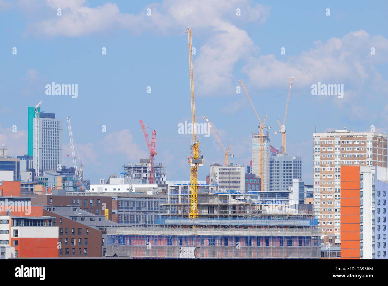 Turmdrehkrane über Leeds skyline Stockfoto