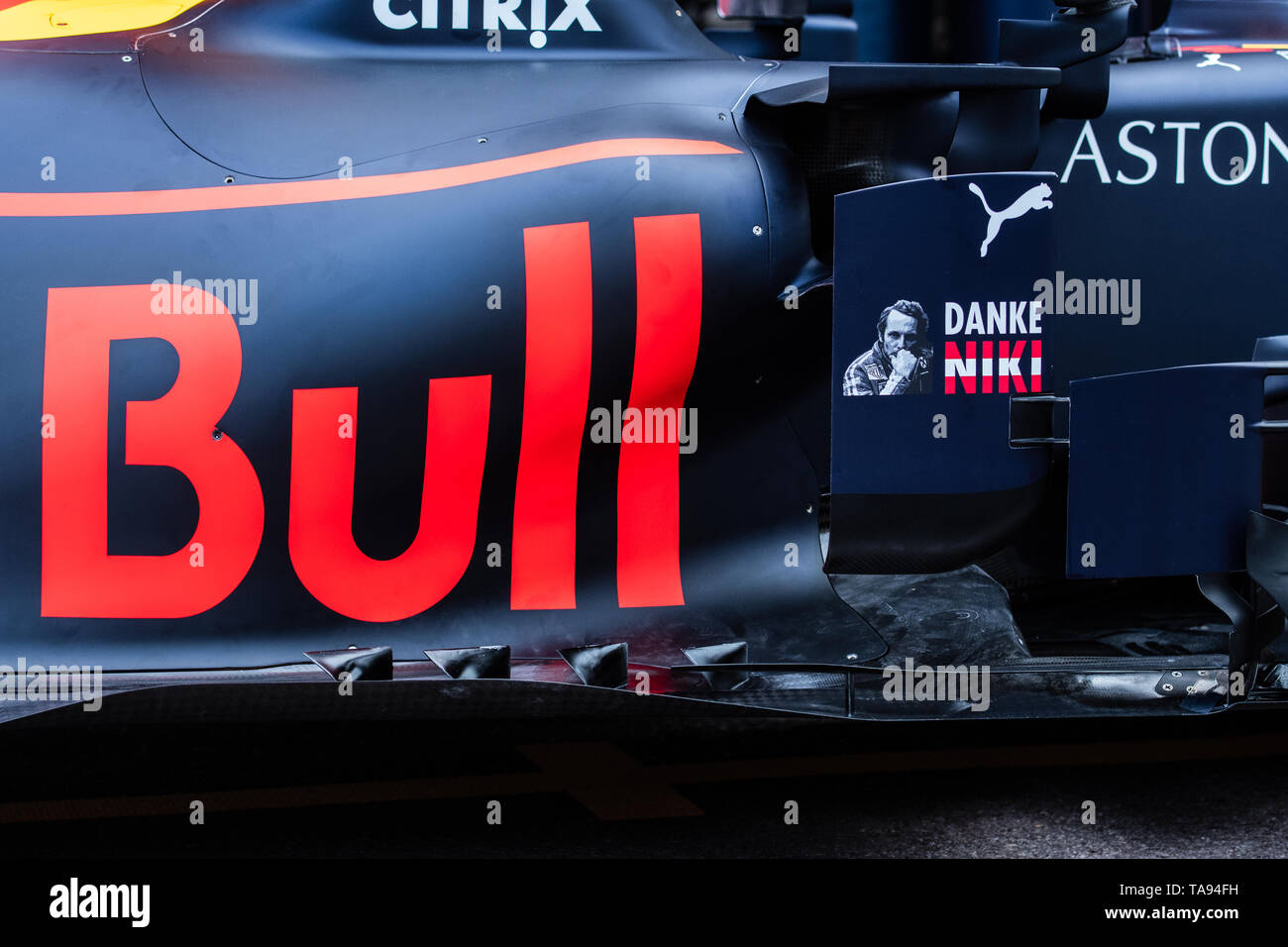 Monte Carlo / Monaco - 22/05/2019 - ein Nikki Lauda (AUT) Aufkleber auf der Seite der Red Bull RB 15 im Speicher der österreichischen, der Weg kurz vor t weitergegeben Stockfoto