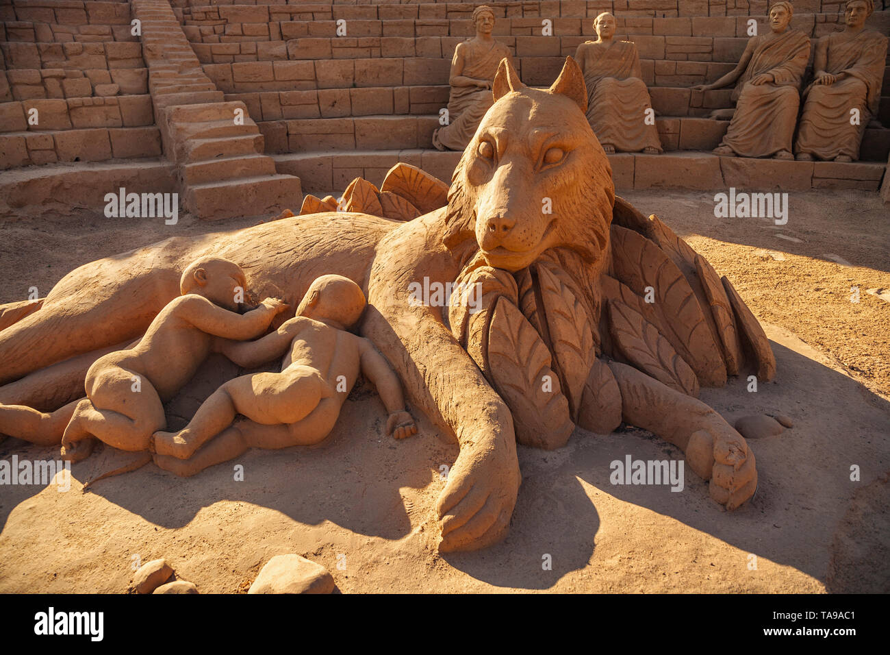 Romulus und Remus von Andri Vazhynsky und Iryna Kayuzhna (Ukraine). Internationale Sandskulpturenfestival. Pera. Silves Rat. Algarve. Portugal Stockfoto