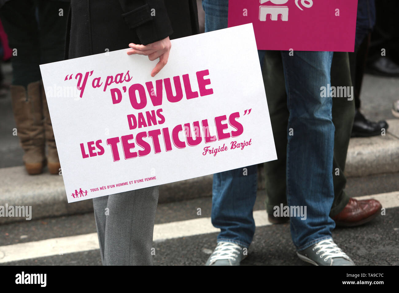 Y'a pas d'Samenanlage dans les testicules. Manifestation parisienne Anti bin ariage pour Tous". Paris. Frankreich. Stockfoto